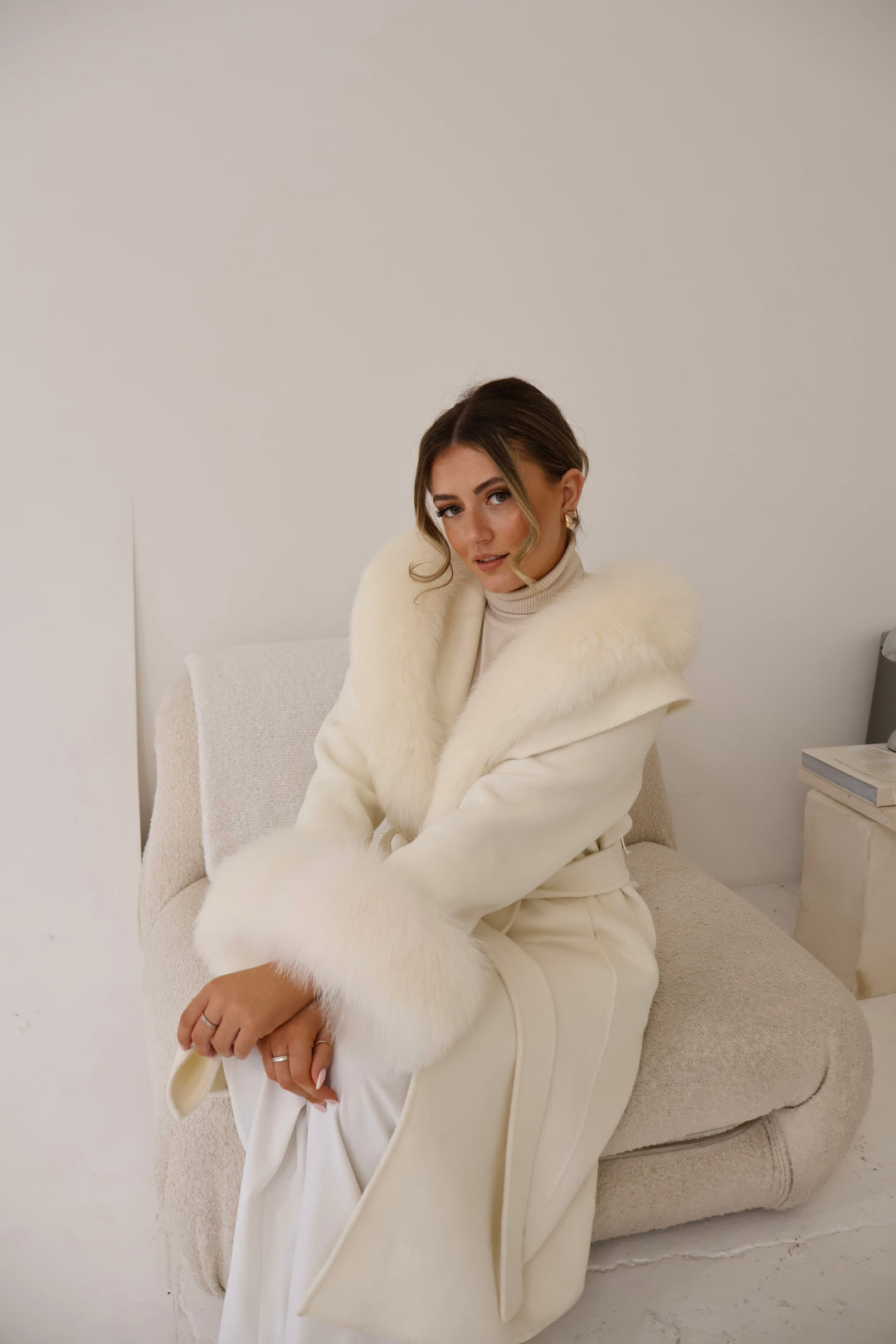 Cappotto Lungo in Cashmere con Collo e Polsini in Pelliccia